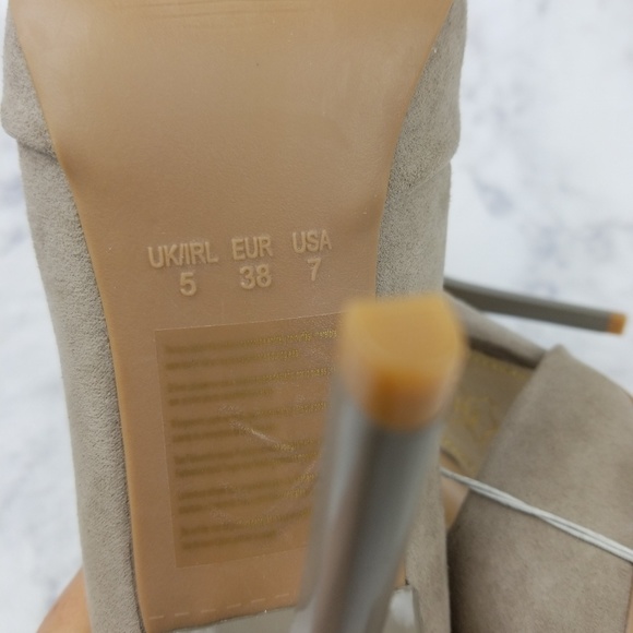 Atmosphere lt gray leather 4.5 inch heels size 7 - Picture 5 of 7